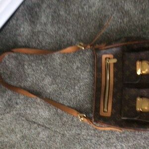 Louis Vuitton purse
